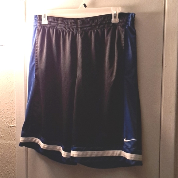 Nike Basketball Shorts - Picture 2 of 6